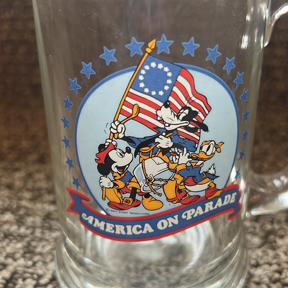 Vintage Disney “America On Parade” Glass Stein - great condition - Picture 3 of 3